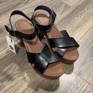 Cute clogs, perfect add-on to any girls collection